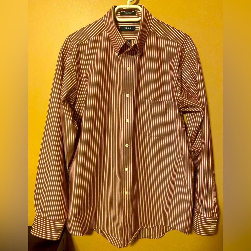 Izod Men's‎ Long Sleeve Button Down Wrinkle Resistant Dress Shirt Striped
